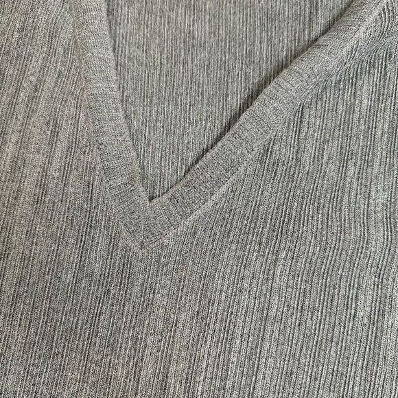NWOT ZARA Women’s Silver/Light Gray Deep V-Neck  Ribbed  Oversized Blouse Top- S - Picture 5 of 6